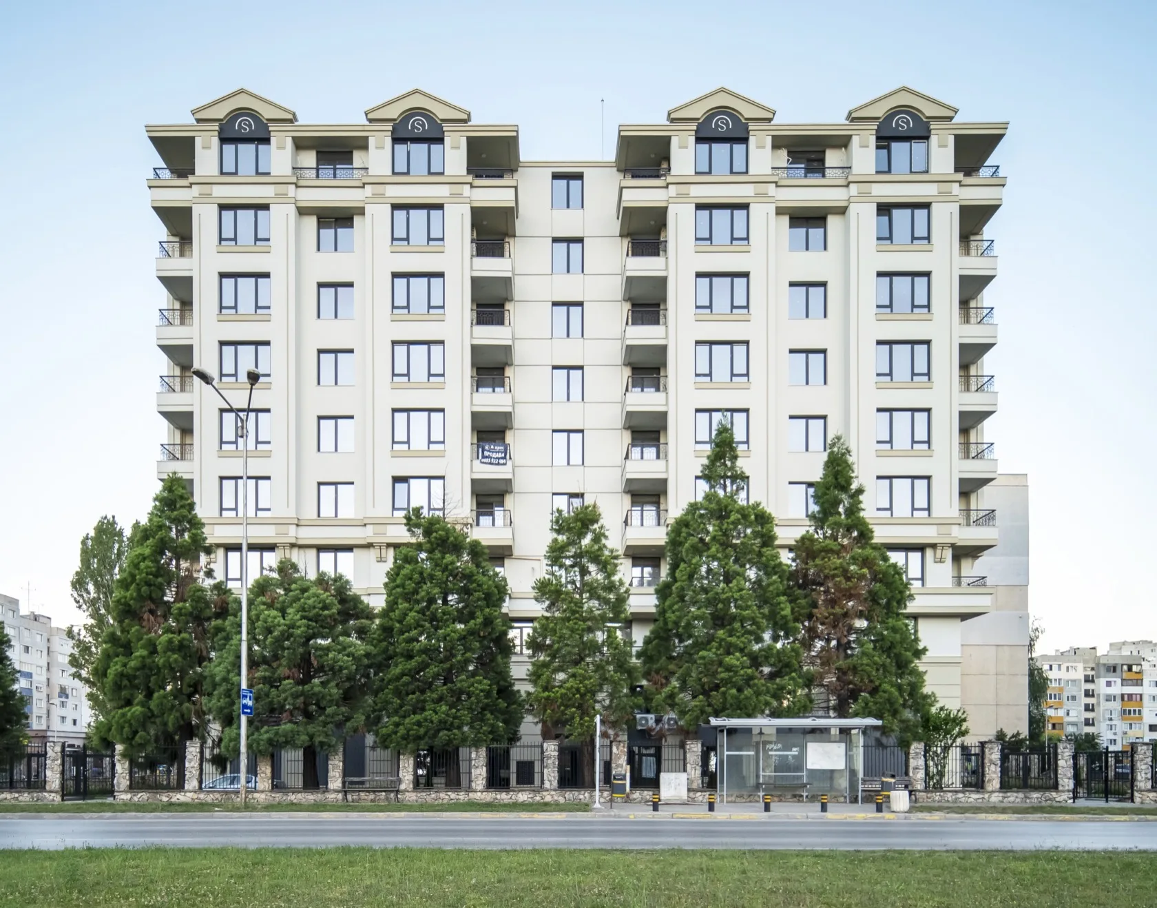 Sequoia Residence — image 1