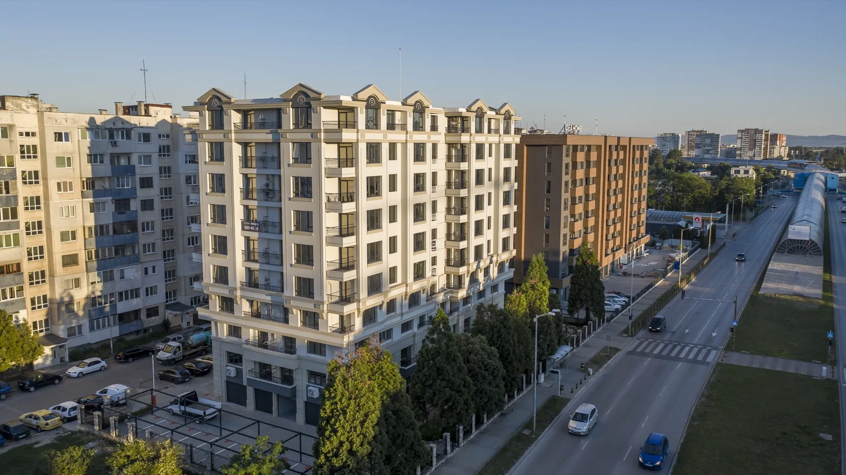 Sequoia Residence — image 2